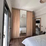 شقة Kontis' Deluxe Furnished