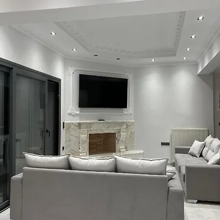 公寓 Kontis' Deluxe Furnished