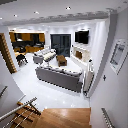 Kontis' Deluxe Furnished 아파트