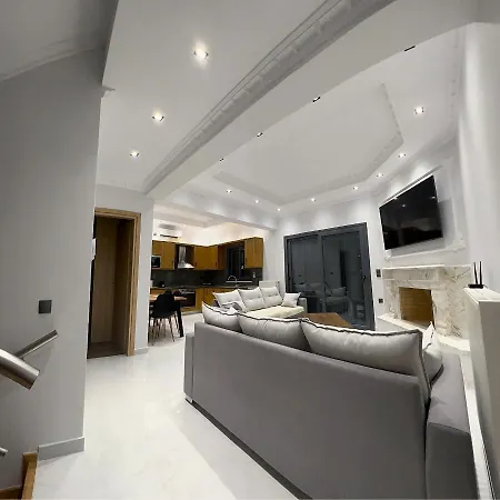 Kontis' Deluxe Furnished Appartement Loutráki