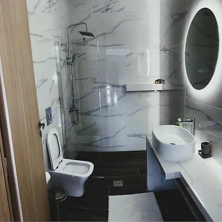 公寓 Kontis' Deluxe Furnished
