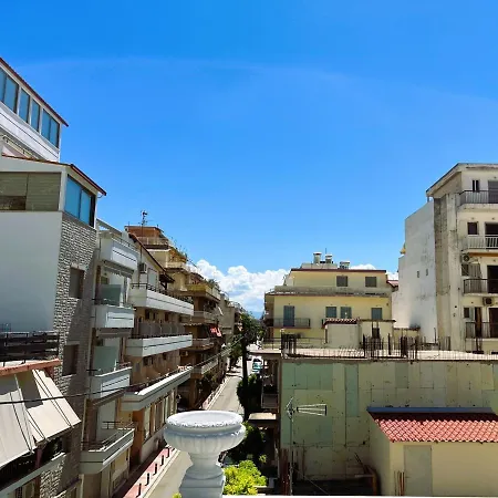 Kontis' Deluxe Furnished Loutráki