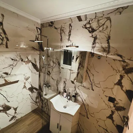 Kontis' Deluxe Furnished Loutráki