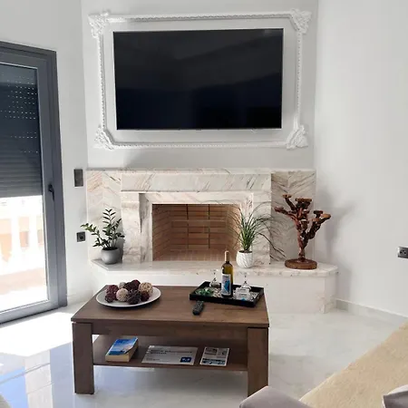 Kontis' Deluxe Furnished Loutráki