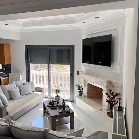 Kontis' Deluxe Furnished Appartement