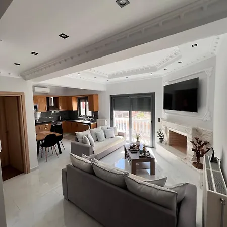 Kontis' Deluxe Furnished Appartement Loutráki