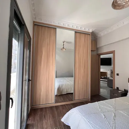 公寓 Kontis' Deluxe Furnished