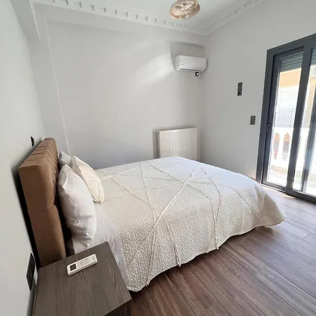 Kontis' Deluxe Furnished Appartement Loutráki