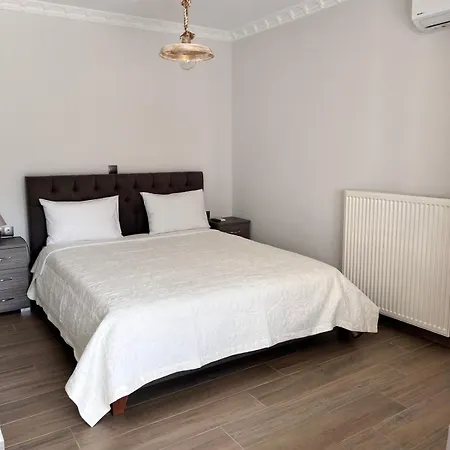 Kontis' Deluxe Furnished * Loutráki