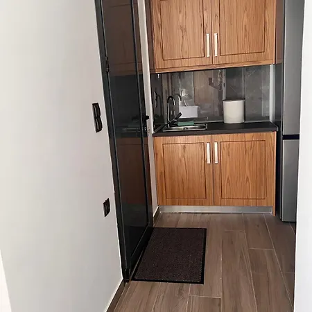 Kontis' Deluxe Furnished Loutráki