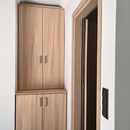 Kontis' Deluxe Furnished Appartement Loutráki