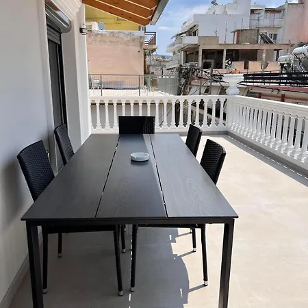 Kontis' Deluxe Furnished Appartement *