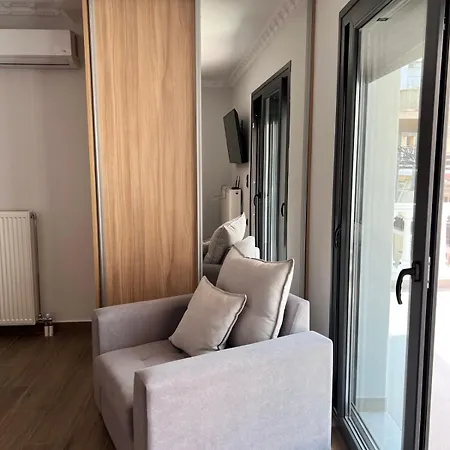 Kontis' Deluxe Furnished Appartement *