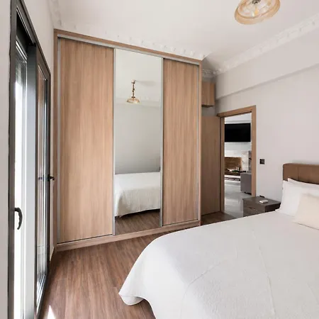 Lejlighed Kontis' Deluxe Furnished
