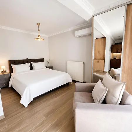 Kontis' Deluxe Furnished *