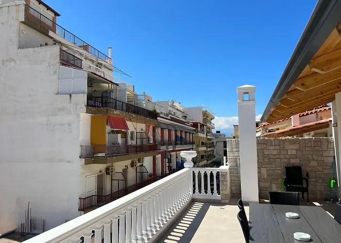 Kontis' Deluxe Furnished * Λουτράκι