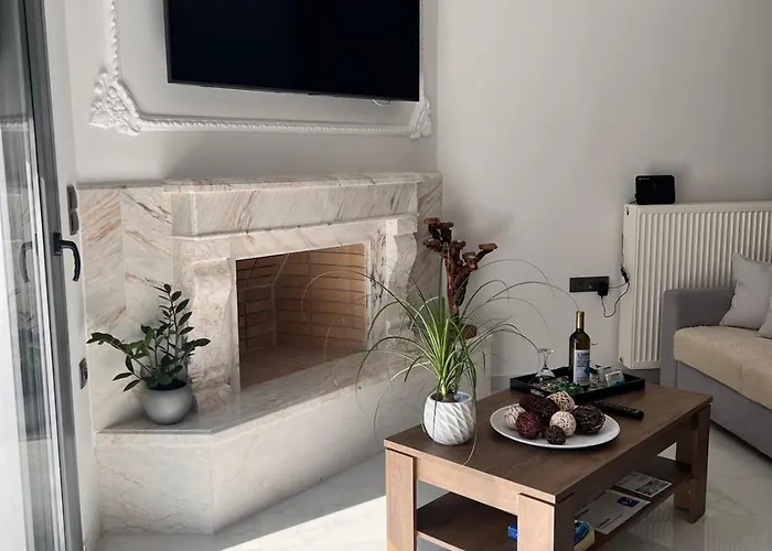 Kontis' Deluxe Furnished Apartamento Loutráki