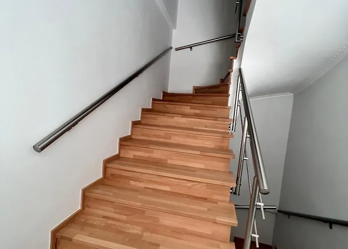 Kontis' Deluxe Furnished ルートラキ