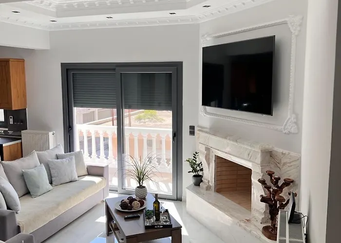 Kontis' Deluxe Furnished Διαμέρισμα