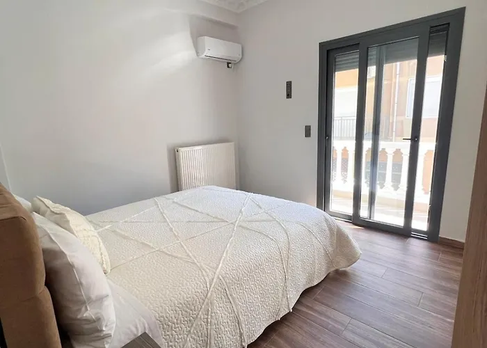 Kontis' Deluxe Furnished * Λουτράκι