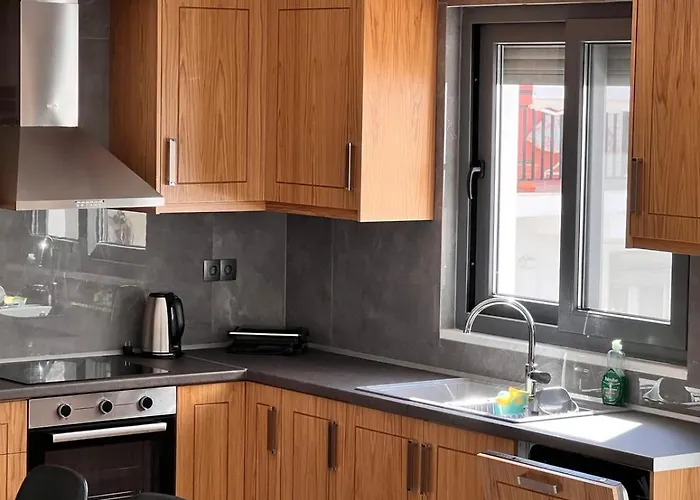 Kontis' Deluxe Furnished * Λουτράκι