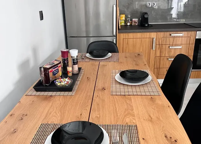 アパート Kontis' Deluxe Furnished