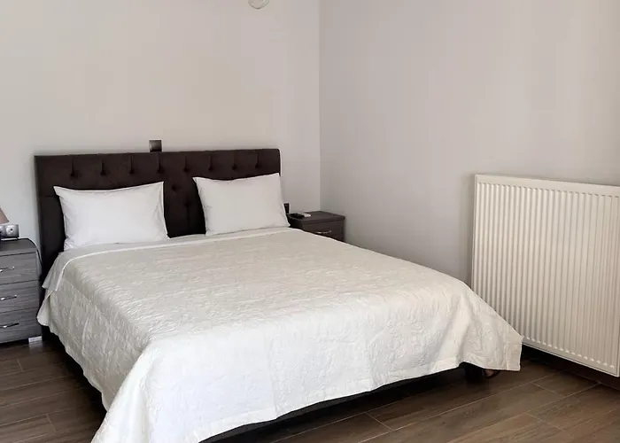 Kontis' Deluxe Furnished * Λουτράκι