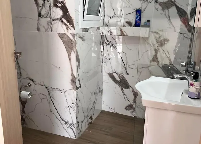 Апартаменты Kontis' Deluxe Furnished Лоутраки