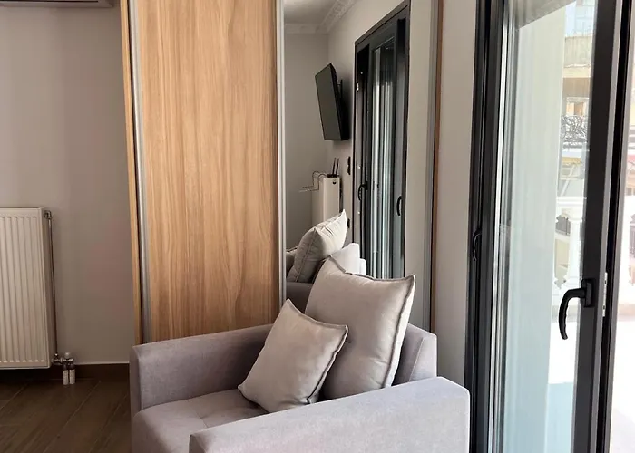 Kontis' Deluxe Furnished Apartamento *